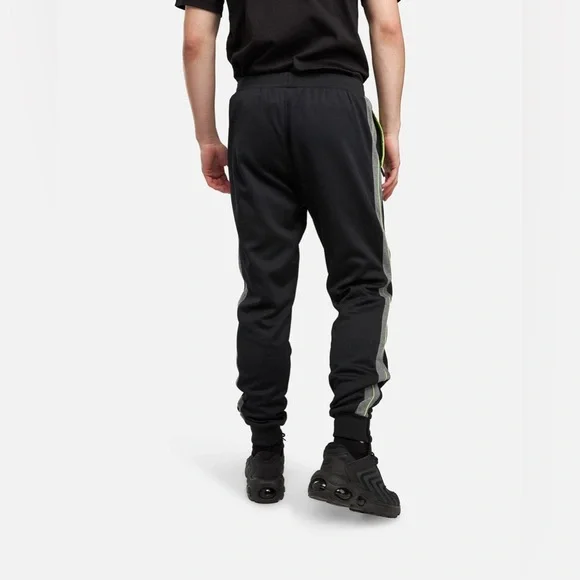 Sergio Tacchini Black and Gray Performance Set with Green Accents - Picture 11 of 12